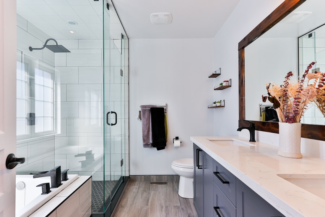 Modern saniertes Badezimmer